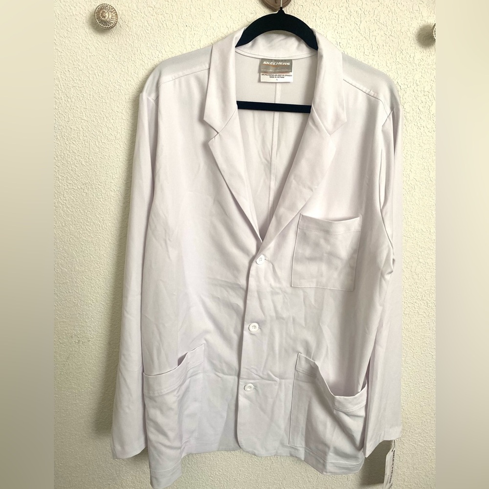 White Sketchers Lab coat size L